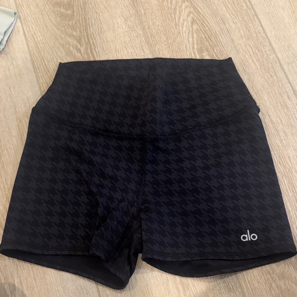 ALO Yoga Women's Houndstooth Black Shorts